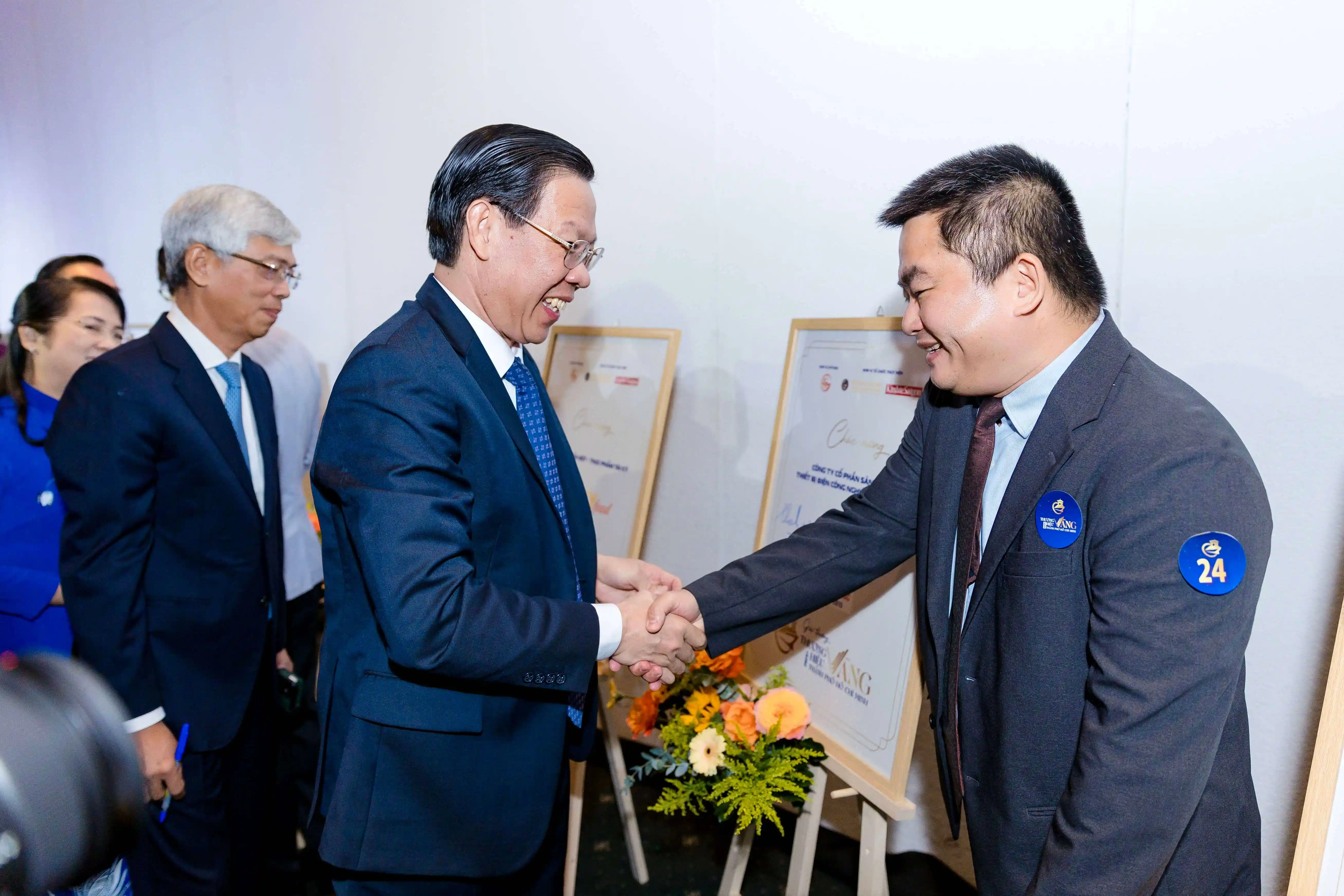 Cat Van Loi won the Golden Brand award for the second time